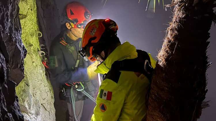 Rescatan a escalador atrapado en rapel en Pico Licos