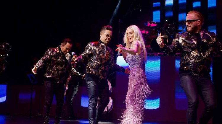 Cantante Marisela sufre accidente automovilístico 