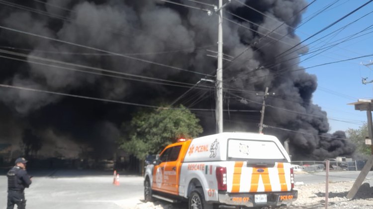 Reportan segundo incendio en terreno baldío de Juárez