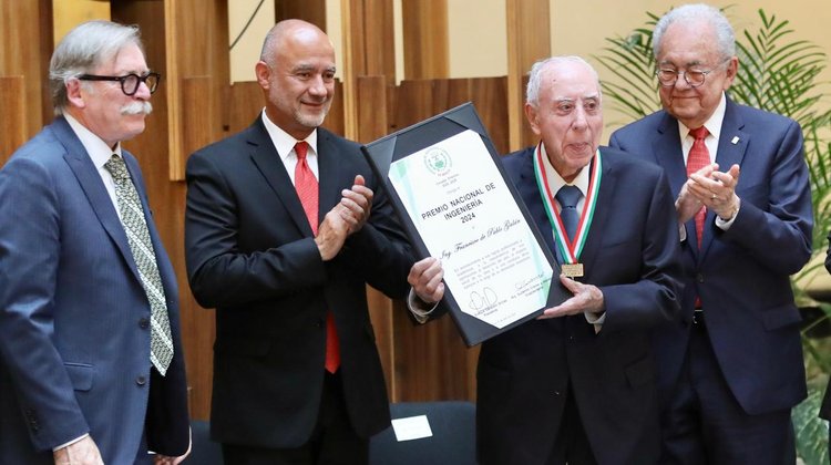 Reconocen trayectoria de Francisco de Pablo y Augusto Quijano