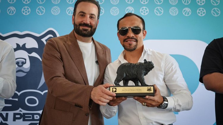 Juan Manuel 'Dinamita' Márquez motiva a jóvenes de San Pedro