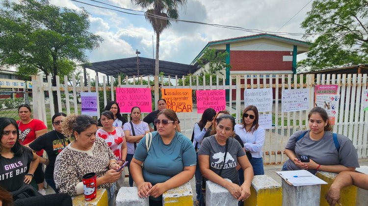 Padres acusan abuso en primaria de Apodaca y piden solución