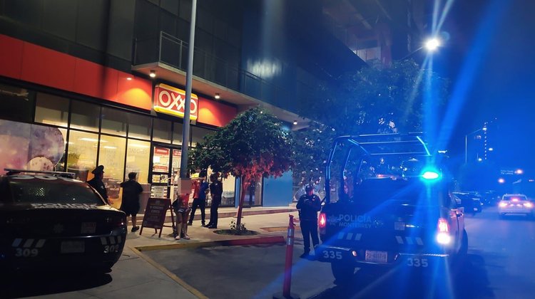 Detienen a hombre por presunta violencia familiar en Monterrey