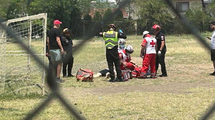 Hombre muere durante partido en cancha de Monterrey