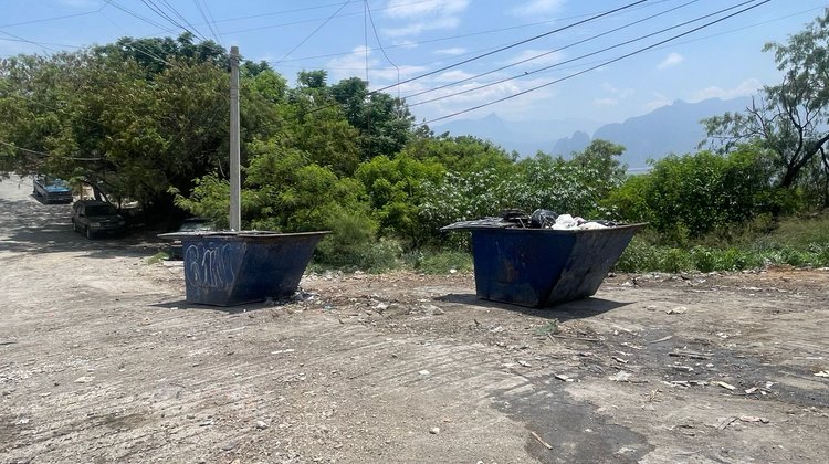 Retiran basurero clandestino en la colonia Cima de Mitras