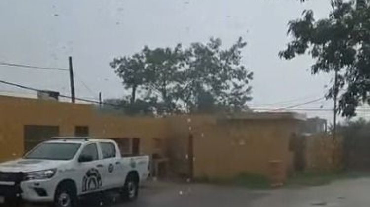 Lluvia sorprende a automovilistas en la Carretera Nacional