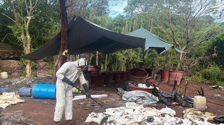 Marina desmantela infraestructura para drogas en Culiacán
