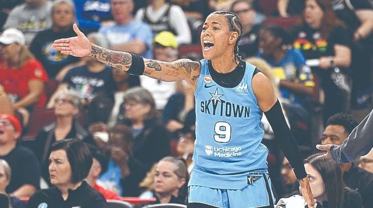 Expulsión de DiJonai Carrington desata polémica en la WNBA
