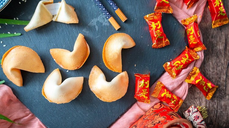 Celebremos el Día de las Galletas de la Suerte