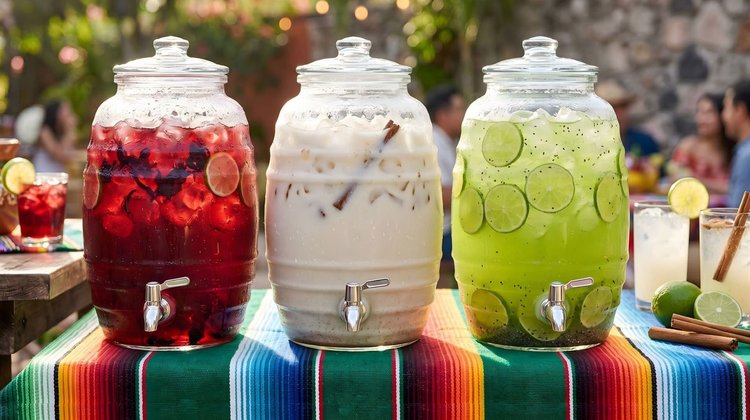 Prepara estas aguas frescas con espíritu patrio