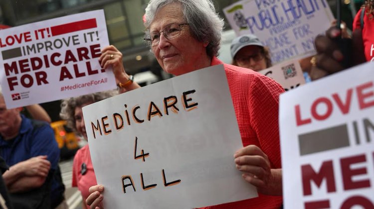 Trump anuncia pago de 90 dólares a beneficiarios de Medicare
