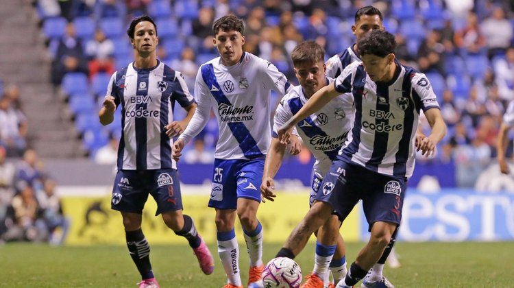 Rayados golea 4-1 al Puebla y levanta la mano para la Liguilla