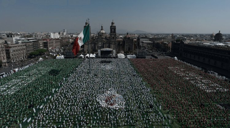 CDMX logra Récord Guinness por la clase de futbol más grande