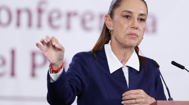 Sheinbaum afirma que derrame en golfo de México fue de un barco