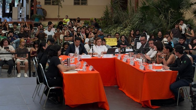 Estado y colectivo instalan mesas para reforzar transporte en NL