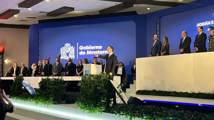  Toma Adrián protesta como alcalde de Monterrey 