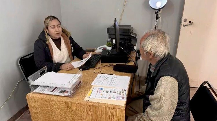 Acceden adultos mayores a beneficios con la credencial INAPAM