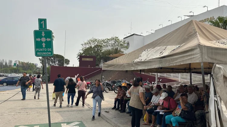 Piden adultos mayores más vigilancia tras presunto pinchazo