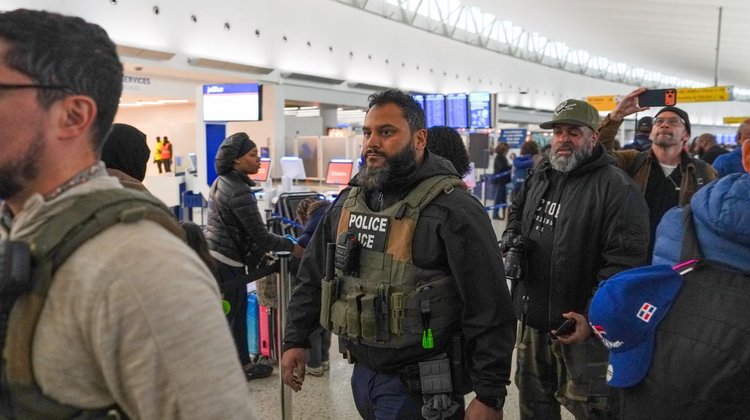agentes_ice_despliegan_operativos_aeropuertos_eua_0ad13a85c4