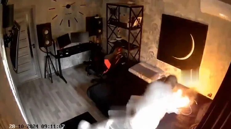 ¡Aguas con el celular! le explota mientras dormía