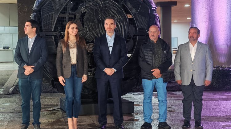 Encienden el “Balón Mexicano” en la Plaza Zaragoza