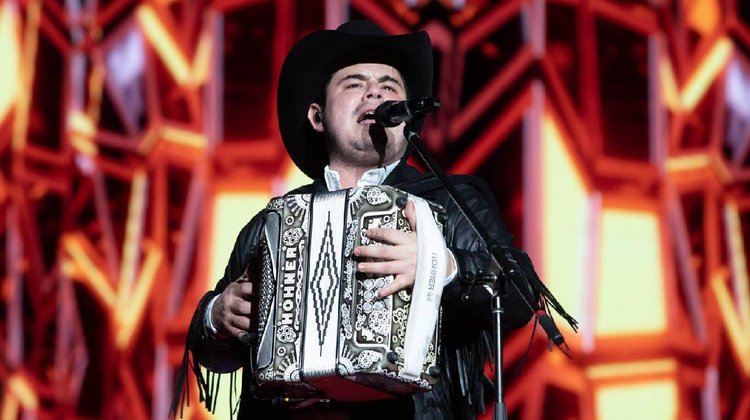 Alfredo Olivas hace pausa indefinida y aclara que no es retiro