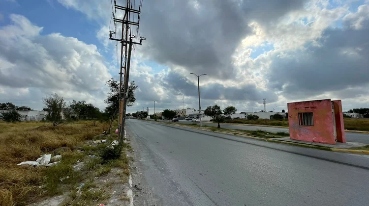 Vecinos de la colonia Valle Soleado exigen alumbrado público