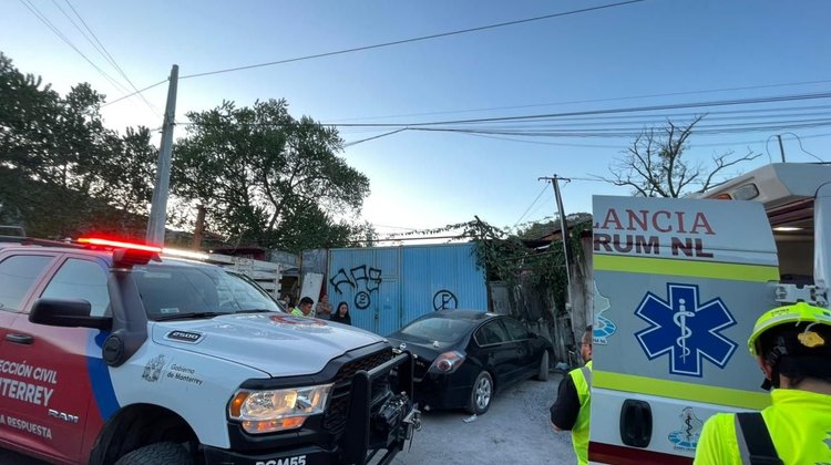 Atropella a su esposa y le destroza la pierna en Monterrey
