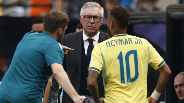 Romario insiste en que fue un error renovar contrato a Ancelotti