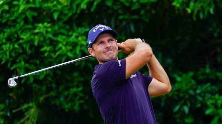 Golfista en estado grave al caer por el hueco de un elevador