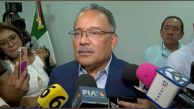 Entrega Escobedo escrituras a familias de colonia 18 de octubre