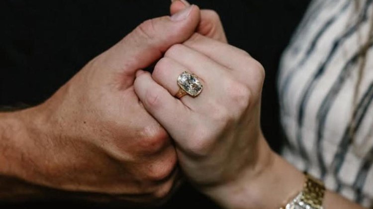 Kelce diseñó el diamante del anillo de compromiso de Taylor Swift