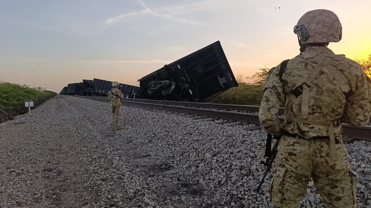 Ataque con explosivos descarrila tren carbonero en Colombia