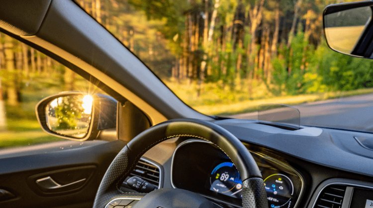Mueren 2 niños atrapados en auto durante ola de calor en Francia