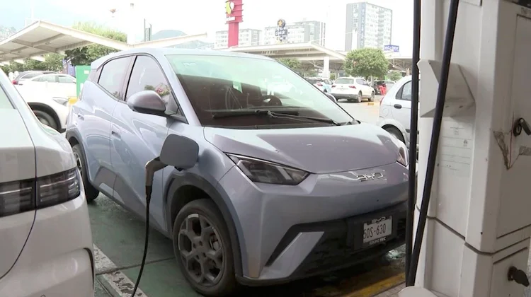 Al alza autos eléctricos en Nuevo León; ¿y la luz?