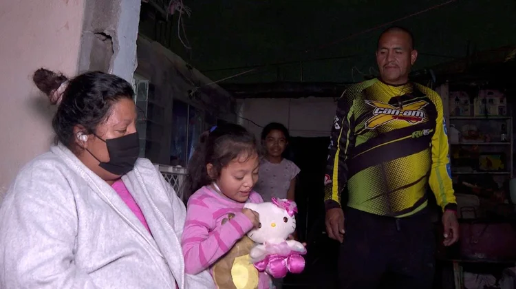 Piden ayuda para sus tres hijos; necesitan operaciones