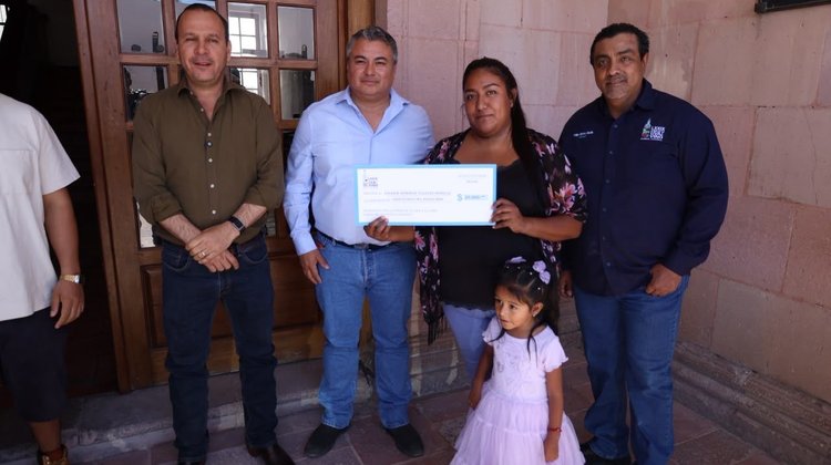 Entregan premios de la Feria de la Uva y el Vino en Parras
