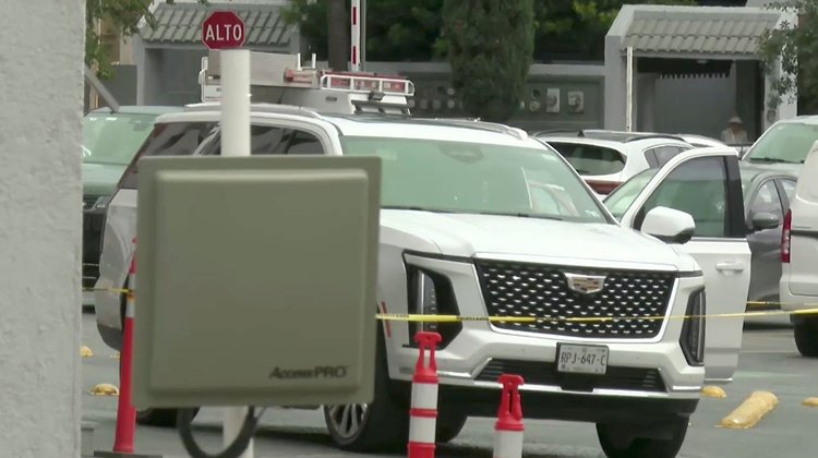 Balean a mujer dentro de camioneta de lujo en colonia Obispado