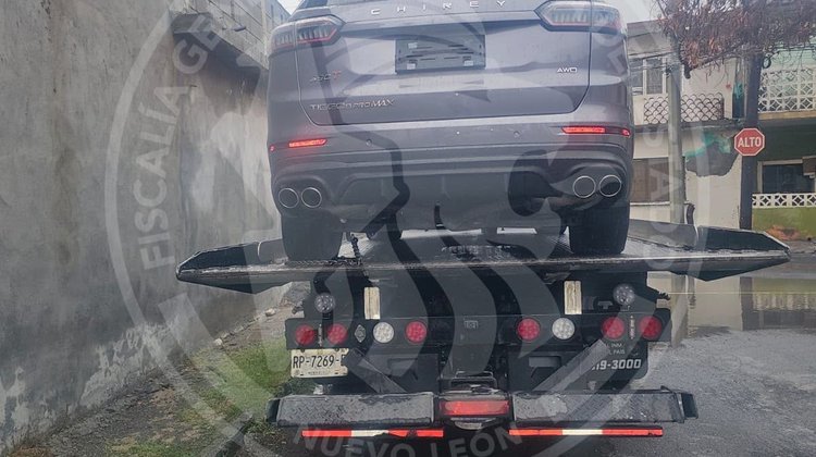 Aseguran camioneta ligada a doble homicidio en Gómez Morín