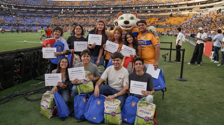Tigres, Cemex y UANL dan beca a estudiantes de excelencia