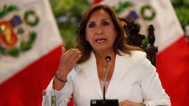 Congreso de Perú destituye a la presidenta Dina Boluarte