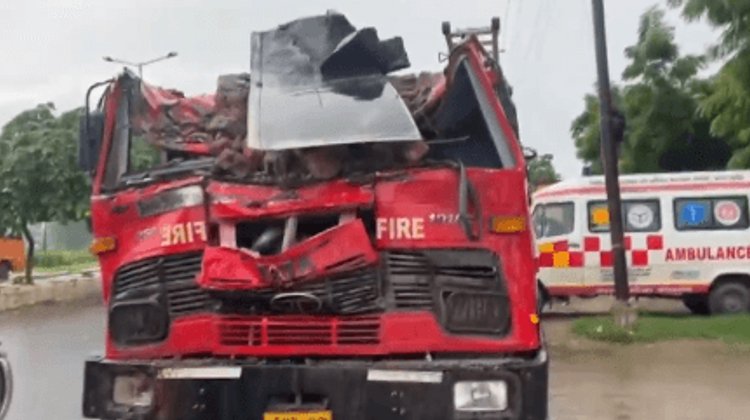 Dos bomberos mueren al combatir incendio industrial en India