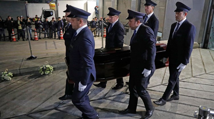 El cuerpo de Botero llega a Colombia; le harán homenajes