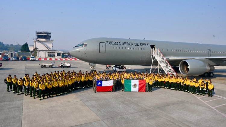 Brigadistas mexicanos llegan a Chile para combatir incendios