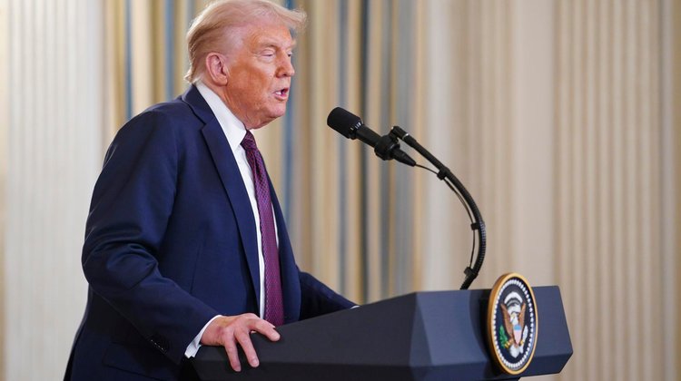 Sindicatos demandan a Trump por cambios a la visa de trabajo H1B