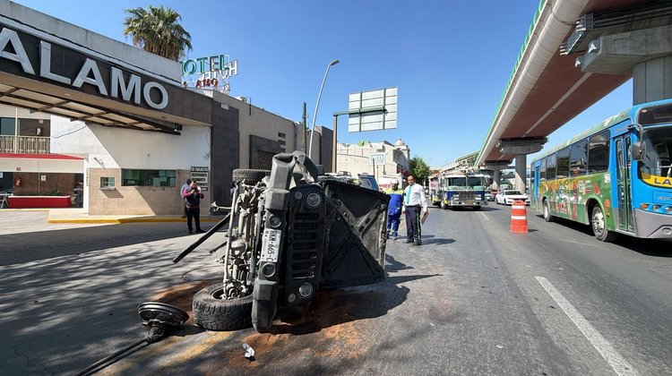 Trasladan a cinco lesionados tras volcadura en San Nicolas