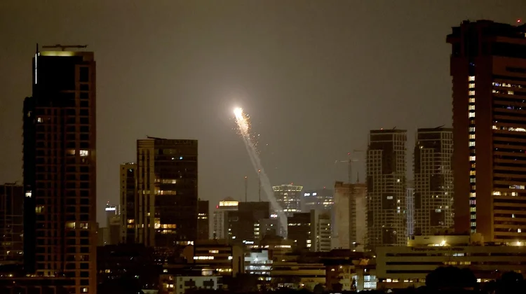 Irán lanza dos oleadas de bombardeos sobre Israel; no hay bajas