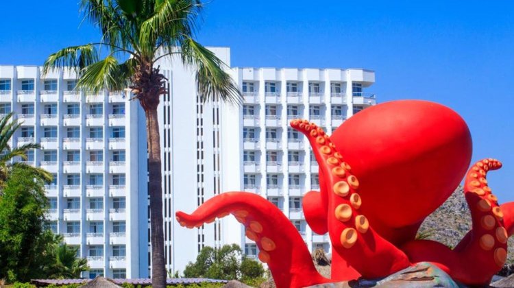 Niña irlandesa muere tras caer de balcón en hotel de España
