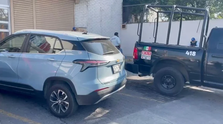 Interceptan camioneta presuntamente utilizada en hechos violentos