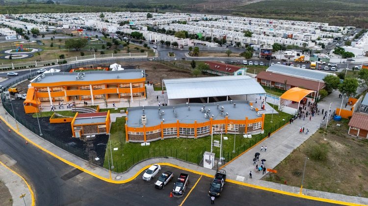 Suma Nuevo León nuevas escuelas, canchas y programas educativos